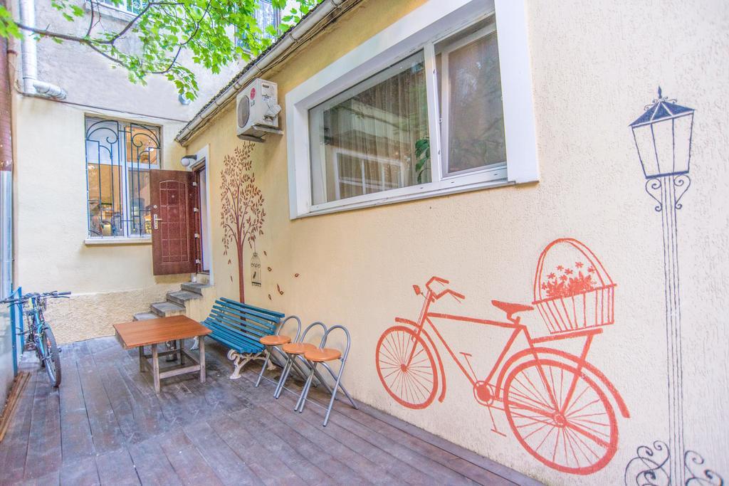 Hostel Berloga 敖德萨 外观 照片